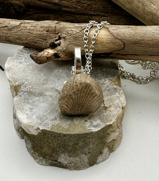 Small Charlevoix stone necklace